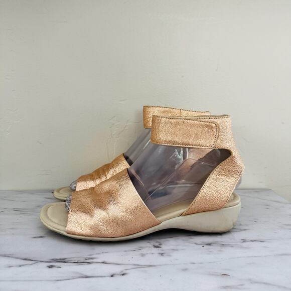 The Flexx Beglad Rose Gold Metallic Sandal Women’s Size 7 - Picture 1 of 11